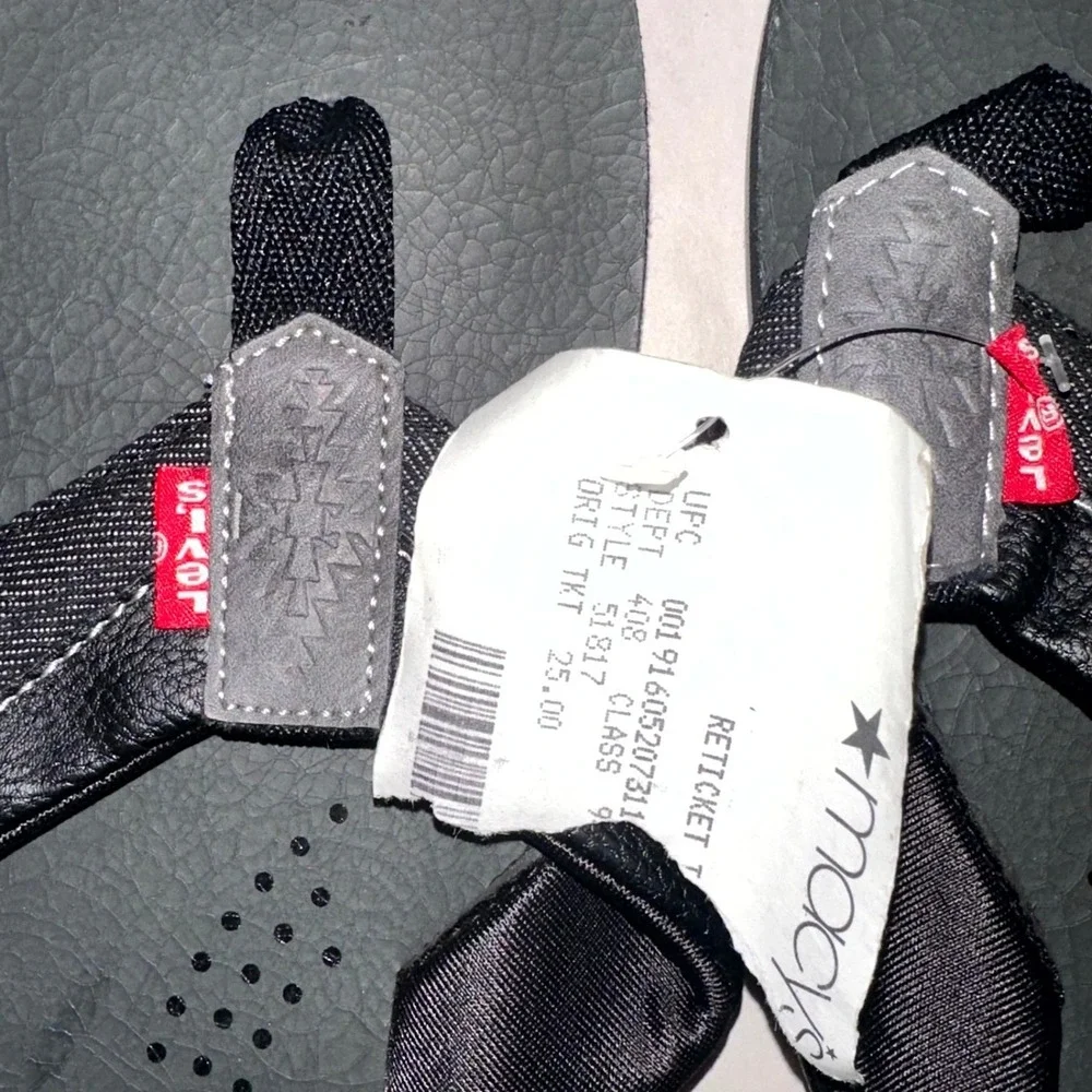 Levi's Men's Flip Flops Size 7 Black Gray Casual Thong Sandals Comfort Summer NE
